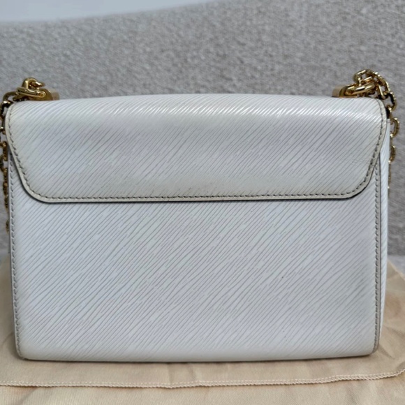 Authentic Louis Vuitton Twist MM - Picture 9 of 16